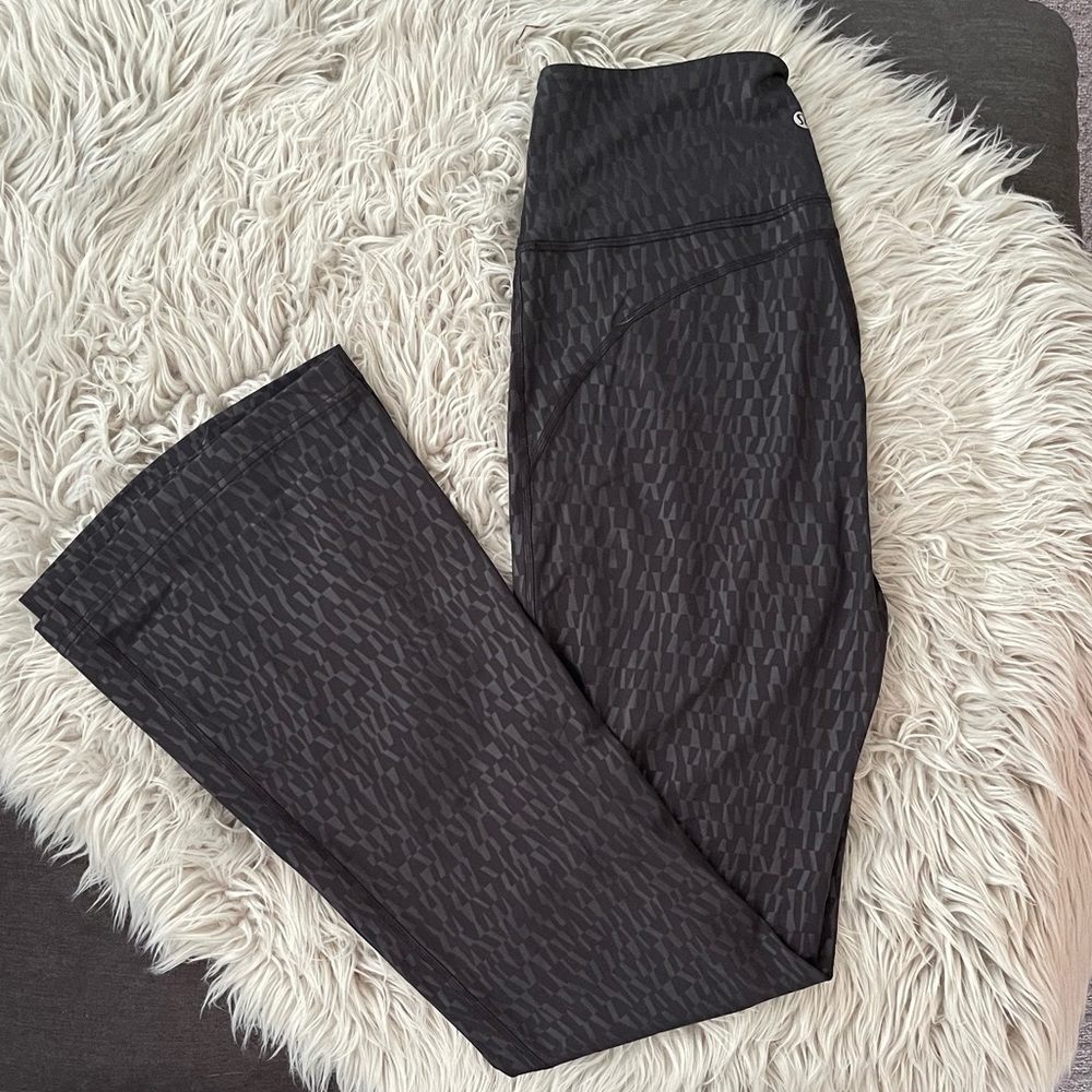 SOLD: Lululemon bell bottom leggings. Size 10